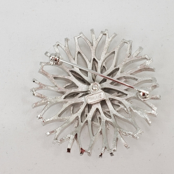 Vtg Crown Trifari Brooch Round Floral Shiny Brushed Silver-Tone 1.5” 60s 70s - Picture 7 of 12